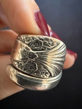 Antique silver spoon ring. Size 7 but has some flex to be adjustable